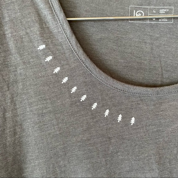 Women’s gray short sleeve scoop neck tee shirt, size large - Picture 6 of 7